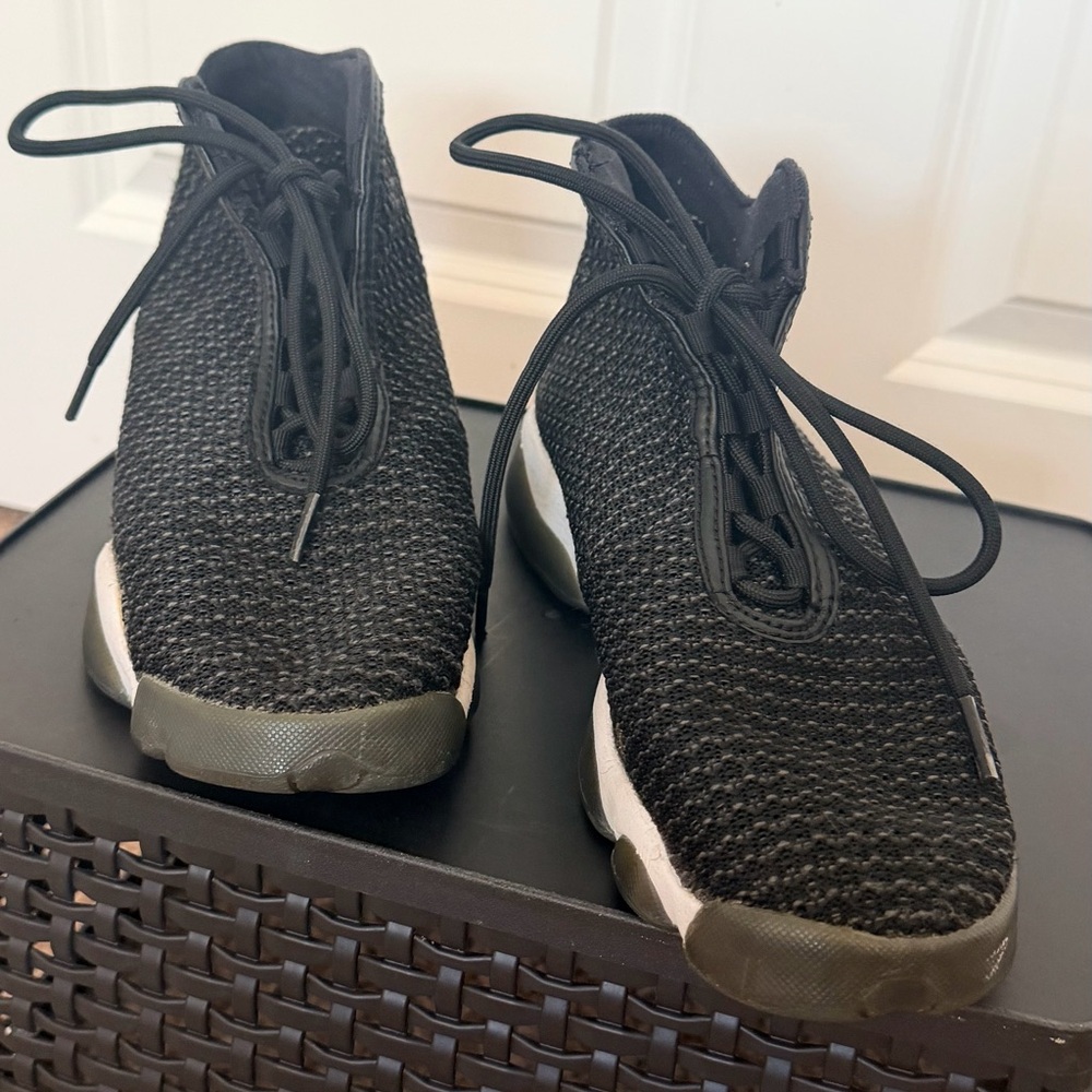 Air Jordan Horizon BG Black White Dark Grey 823583-012 Youth Size 6Y Sneakers